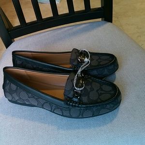 New, never worn COACH sz 6 loafers